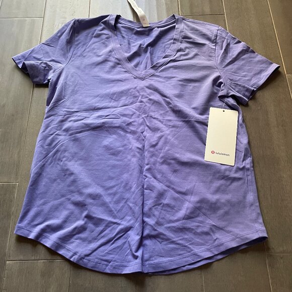 NWT Lululemon Love V-Neck T-shirt Size 6 Charged Indigo - Picture 1 of 1